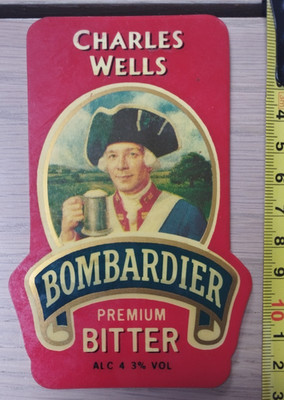 CHARLES WELLS - BOMBARDIER - Real Ale Pump Clip Front - Hausbar - Männerhöhle