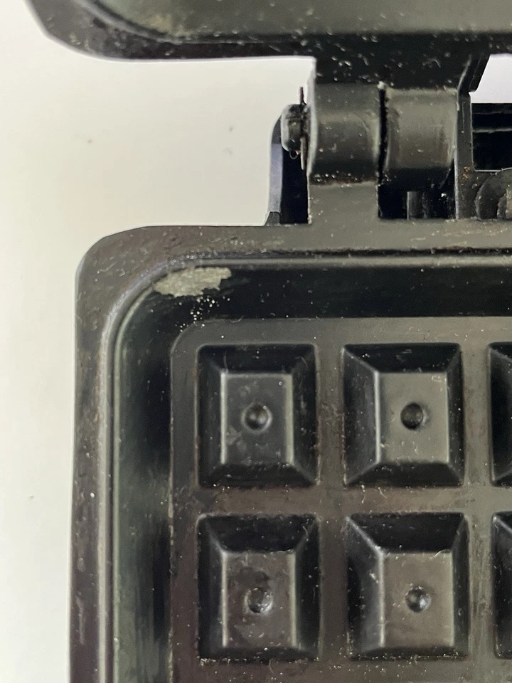 Gofrera Belga Salton Modelo WM-4 De Colección Eléctrica, Negra, Antiadherente Funciona Foto 3 de 4