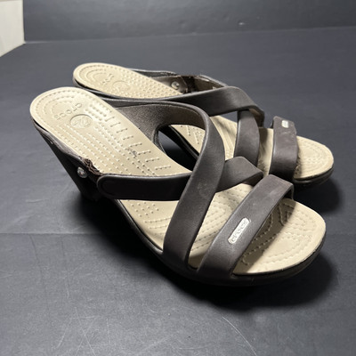 Crocs Cyprus IV Heel Sandals Women s Sz 8 Espresso/Mushroom Shoes 