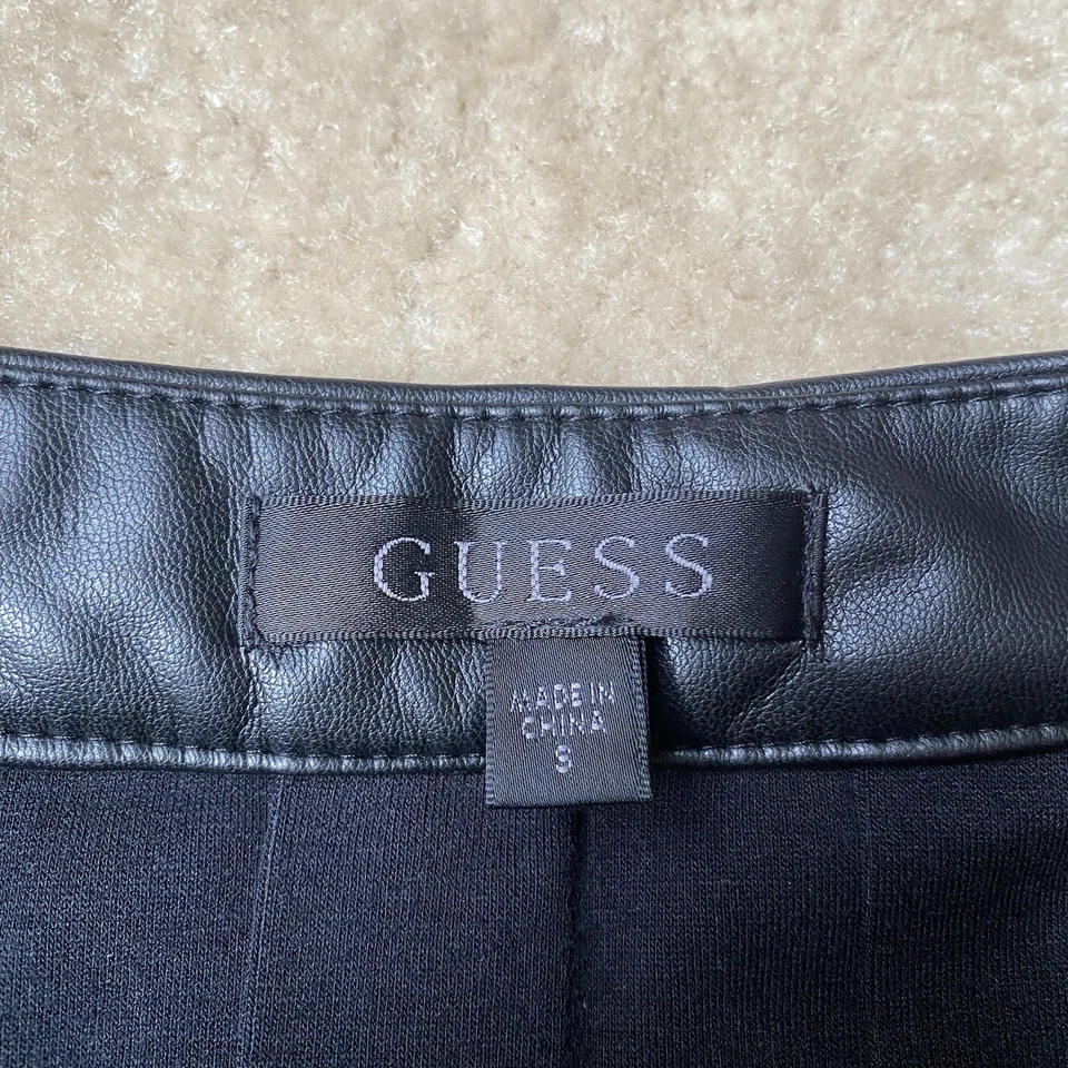 Minifalda Guess negra plisada de imitación de cuero talla pequeña Foto 4 de 4