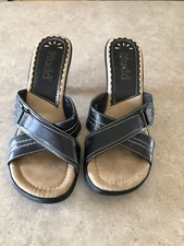 Women's Mudd Commend Heels size 9M worn once EUC!