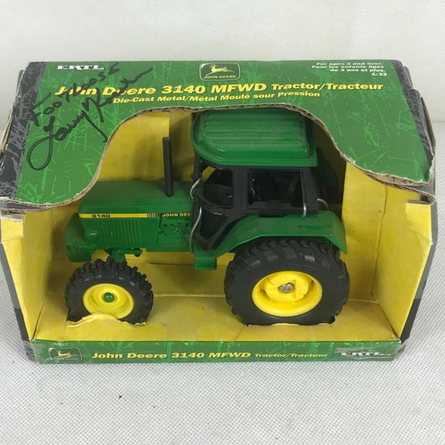ERTL John Deere Tractor 3140 MFWD tractor model New in Box - Picture 2 of 9