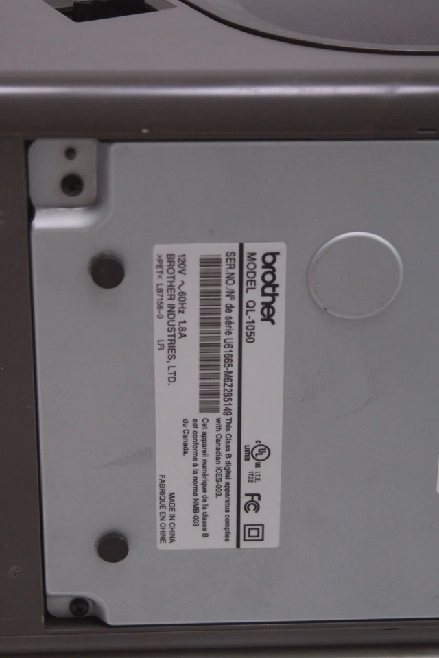 Impresora térmica directa de gran formato Brother P-Touch QL-1050 con cables USB de alimentación Foto 3 de 3