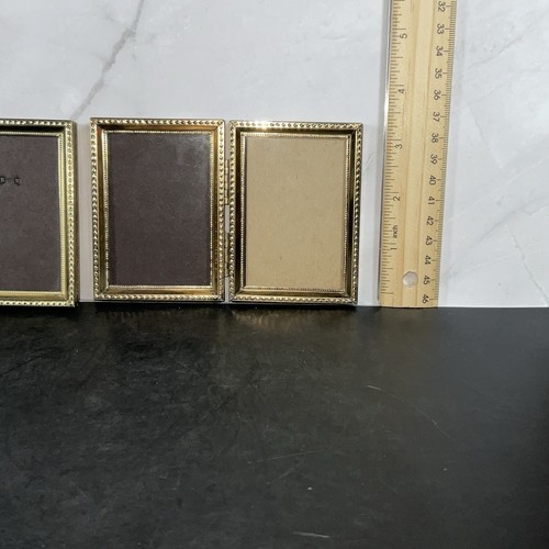 "Marcos de fotos de metal vintage pequeños tono dorado MCM con bisagras 3"" X 2""" - Imagen 4 de 9