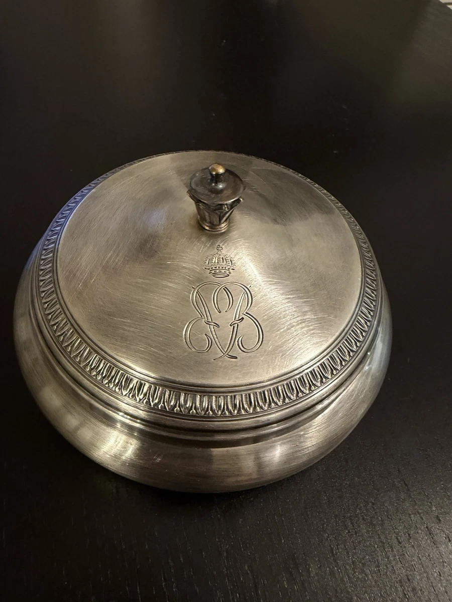 Coupe en argent massif dans objets du xixe siècle et avant Coupe en argent massif dans objets du xixe siècle et avant