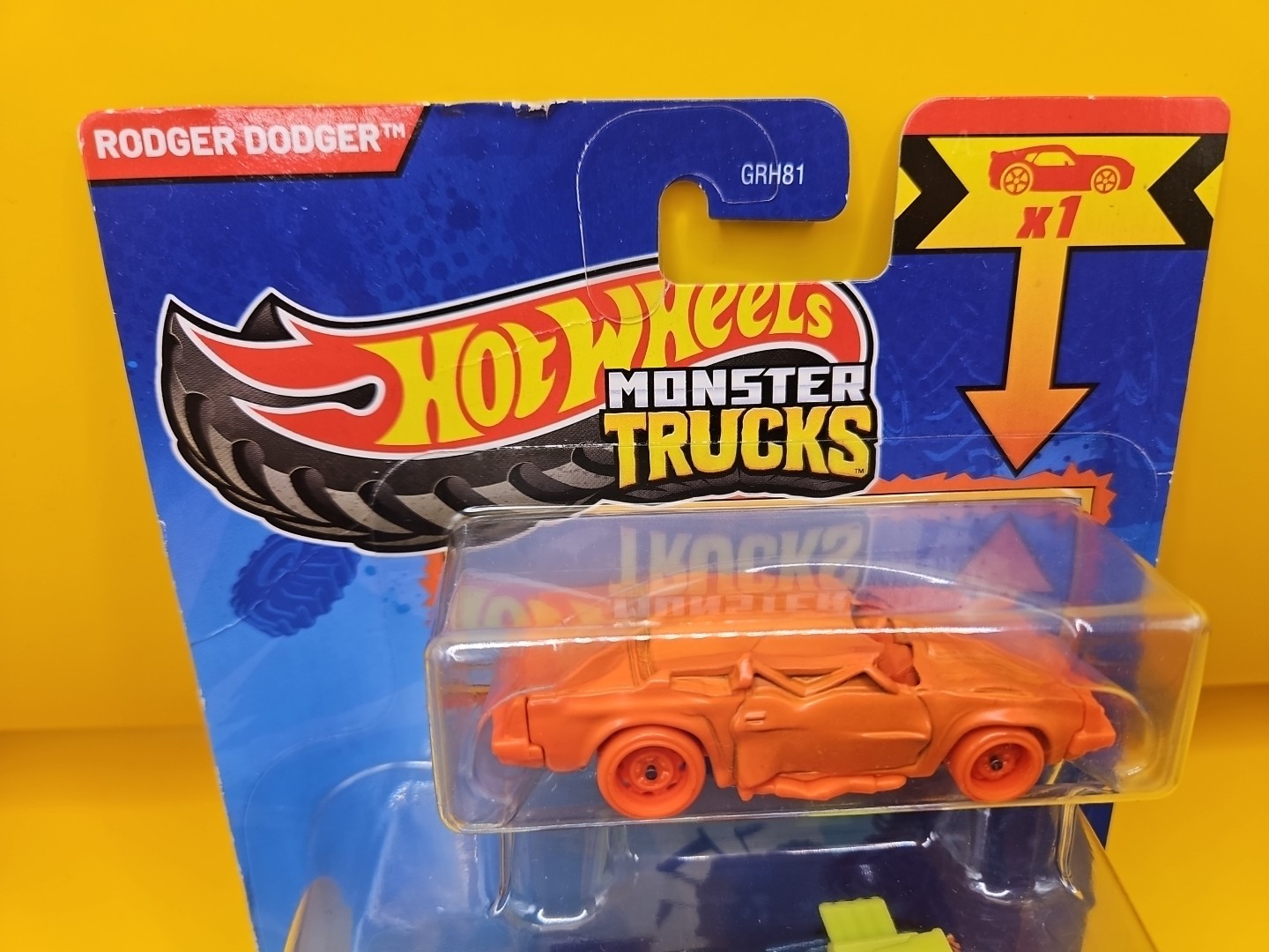 Hot Wheels - Monster Trucks Rodger Dodger And Crushed Coupe (BBHWN37) image 2
