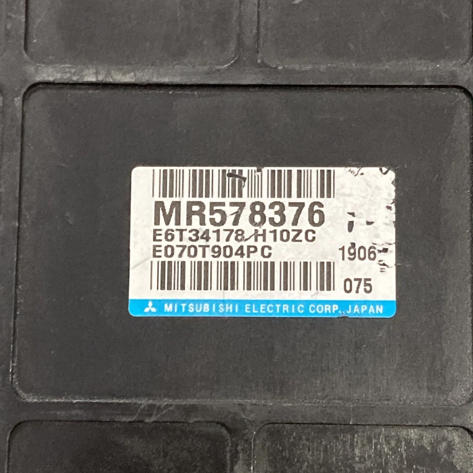 Mitsubishi Eclipse 2000-2005 ECU/ECM MR578376 Foto 2 de 4