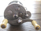 VINTAGE PFLUEGER SUMMIT 1993L ENGRAVED BAITCASTING FISHING REEL w/ Box & Dog Bag — photo 5
