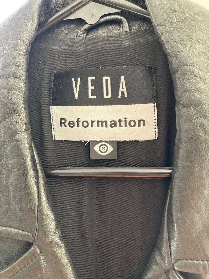 Chaqueta Reformation x VEDA Cuero Malo Moto Motociclista Cremallera Frontal Talla S Usada en Excelente Condición Foto 2 de 4
