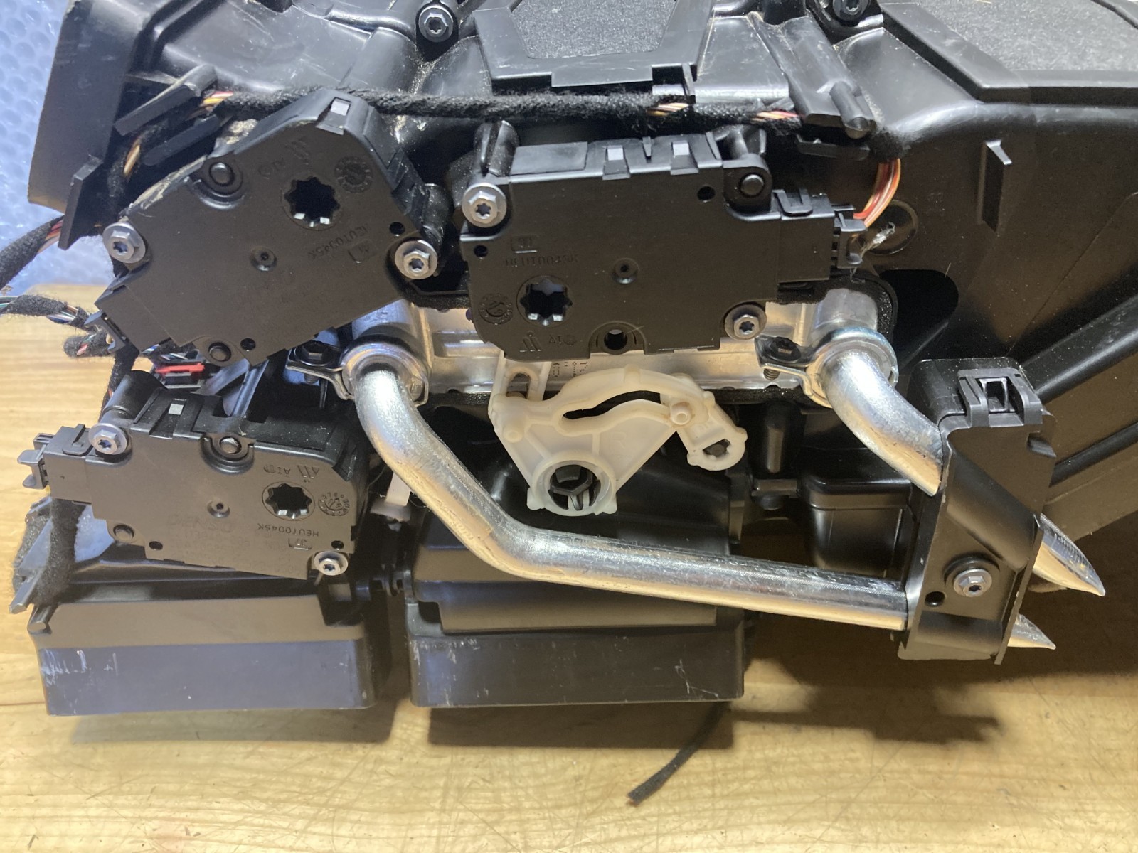 2016-2020 Bentley Bentayga Rear HVAC AC Climate Housing Assembly 4M0820004 9k Mi