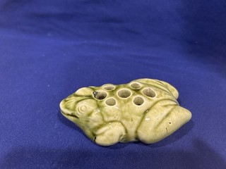 Vintage ceramic flower frog in the shape of a frog 7 holes for stem flowers