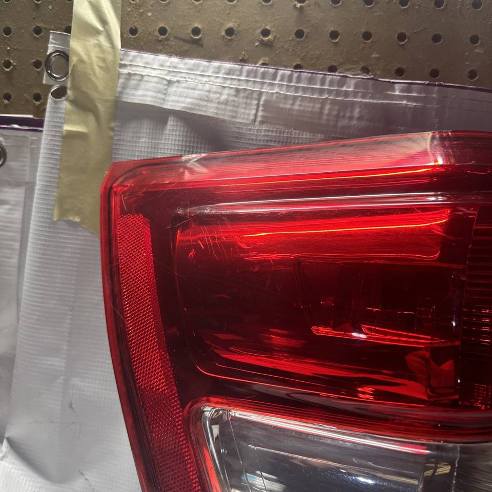 Luz trasera izquierda conductor Suzuki Grand Vitara 2006 a 2011 OEM R1229 DW Foto 2 de 3