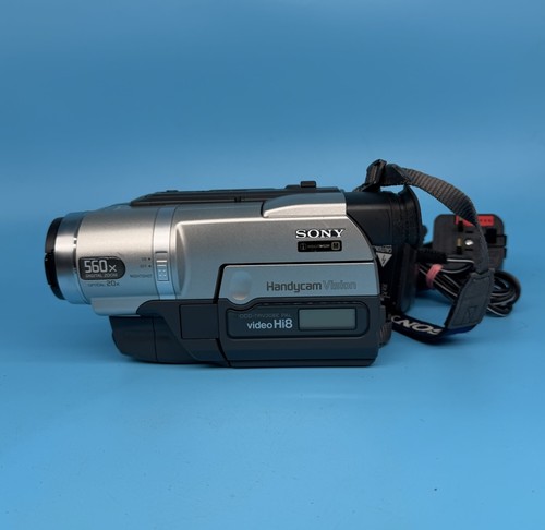 Sony CCD-TRV208E Hi8 Video8 Tape Digital Video Camera Handycam With Charger