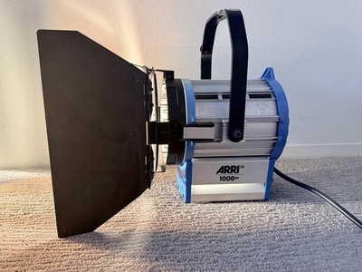 Arri 1000 Plus 1000 Watt Tungsten Fresnel Stage Light w/barn doors