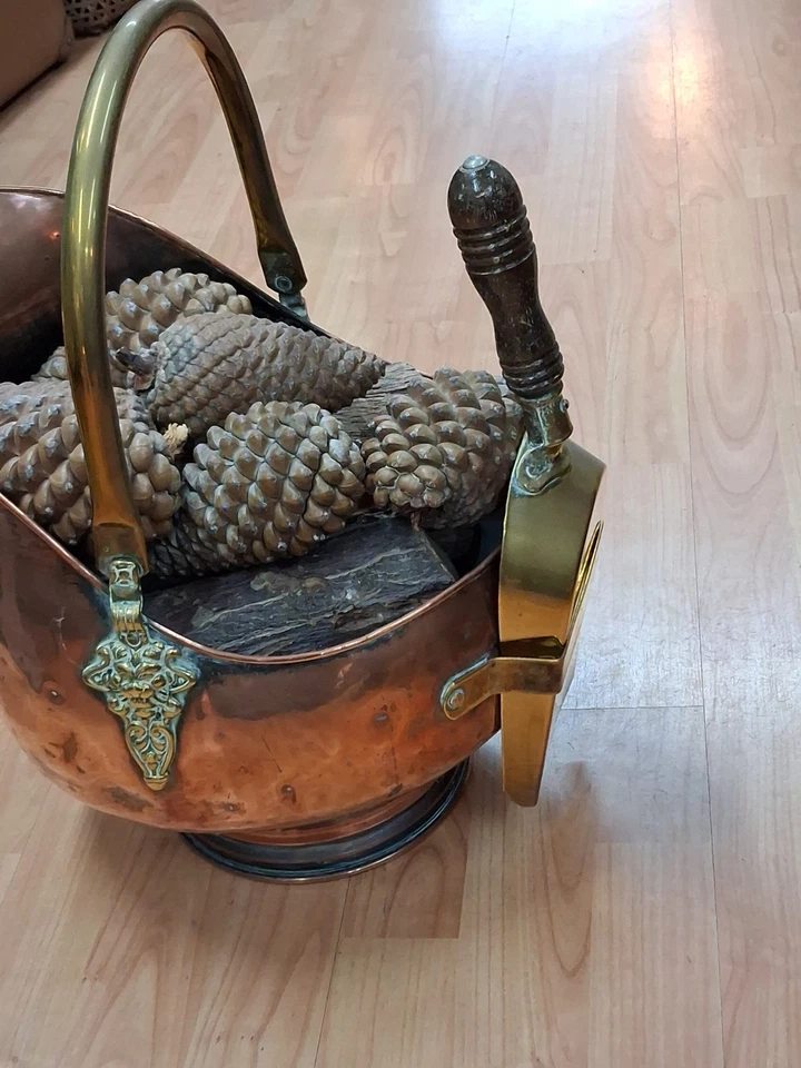 Copper Coal Scuttle with Shovel / Brass Handle and Shovel - Image 4 of 4