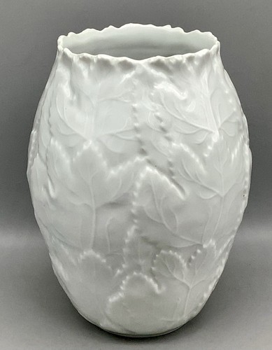 VTG Furstenberg Germany White Glazed Porcelain “Leaf Motif” Relief Vase 6” H - Picture 8 of 13