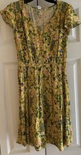 Old Navy Summertime Dress Size XS Yellow With Flowers Lightweight V Neck