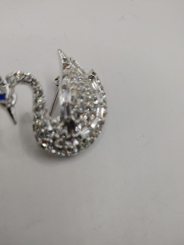 VTG PIN/BROOCH Clear Colorless stones Swan Baguette & Rounds Blue Eyes - Picture 4 of 8