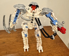 Lego Bionicle Toa Mahri Toa Matoro (8915) Complete -w/ Darts