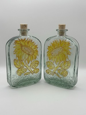 Dekorative grüne Glasflaschen handbemalt Sonnenblumen Design mit Korkenstopfen