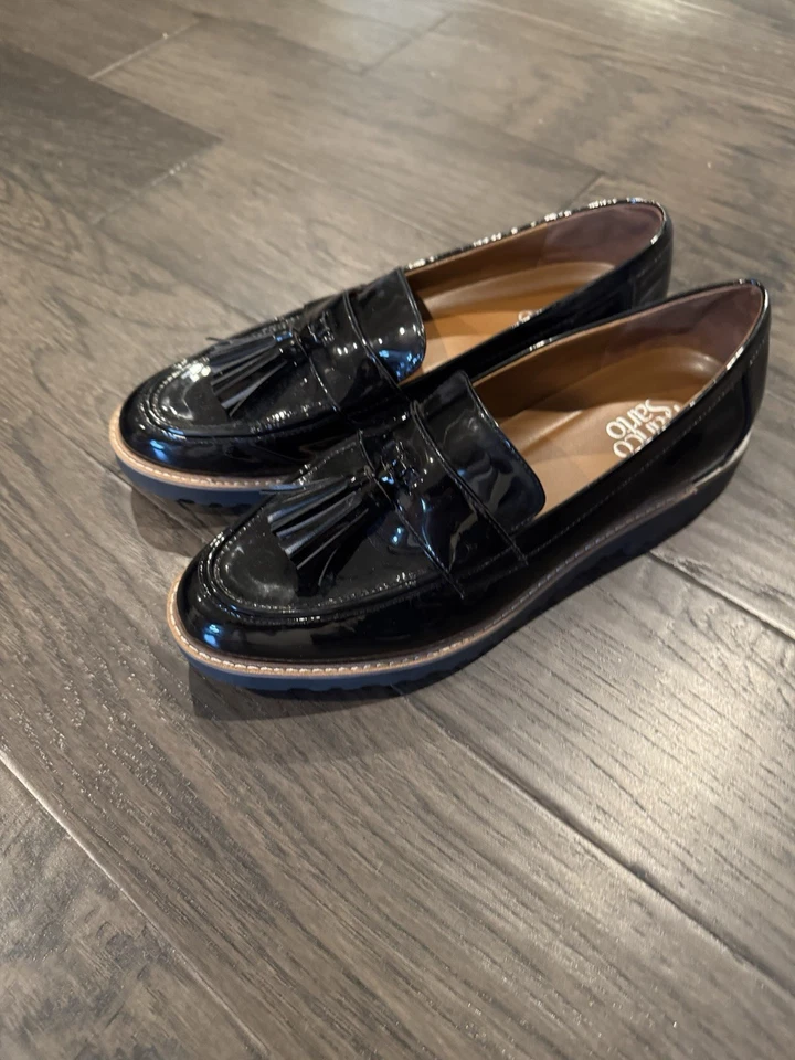 Mocasines Franco Sarto Carolynn con borla imitación charol negro talla 10,5 M Foto 2 de 4