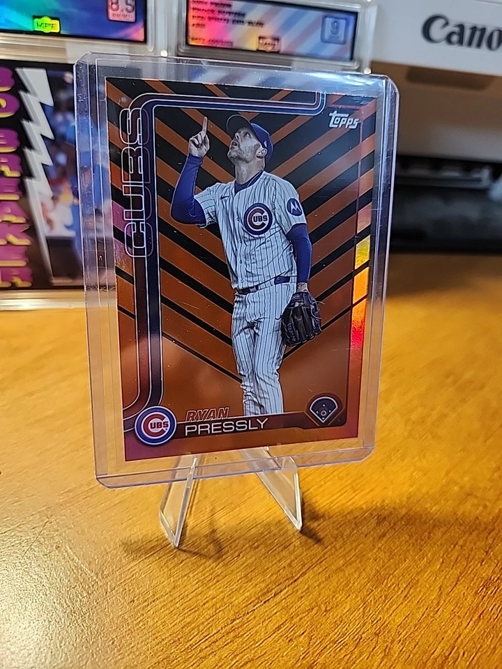 RYAN PRESSLY 2025 Topps Update HOLIDAY PARALLEL #US46 Chicago Cubs - Image 2 of 3