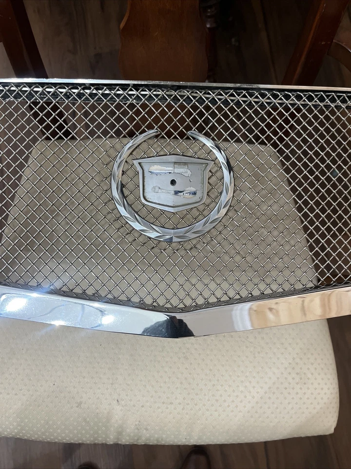 Решетка переднего радиатора 04–09 Cadillac SRX E&G Classics хромированная сетка - Изображение 2 из 4