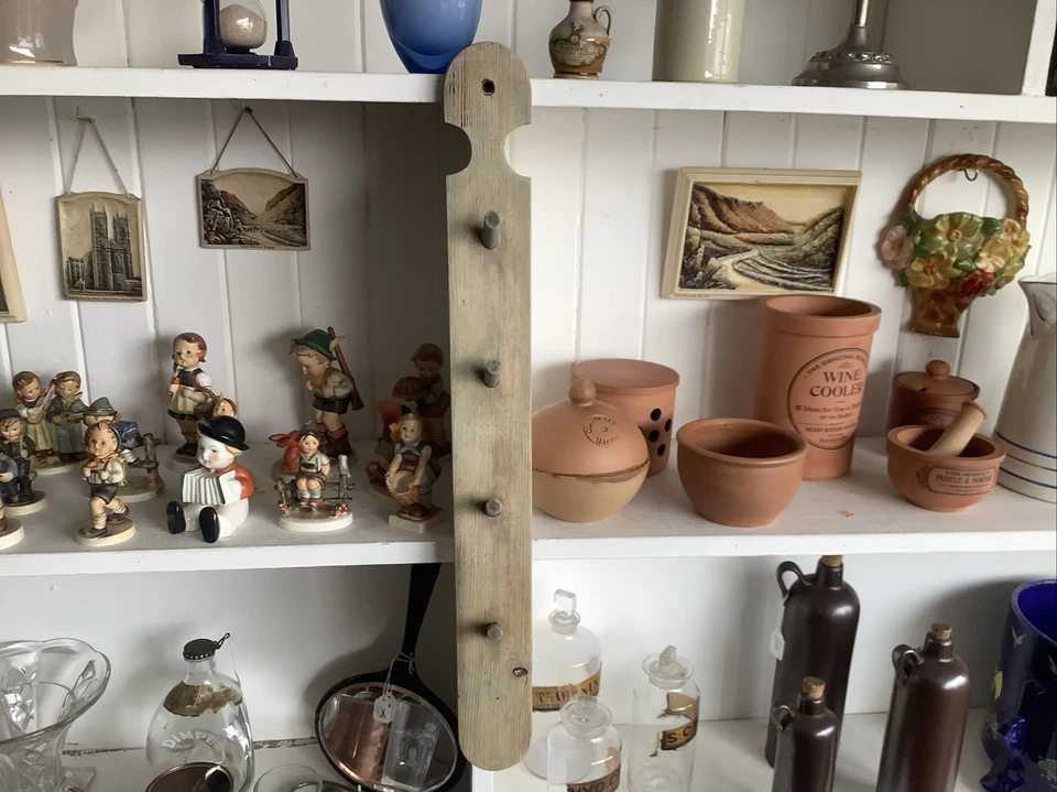 Antique Wooden wall mounted key/cup/hat hanger hooks rail utility rack old pine - Image 2 of 4