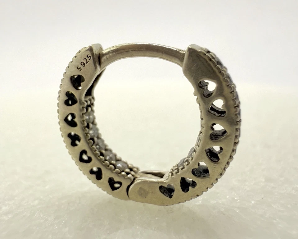 Pendientes individuales genuinos Pandora pavé corazones de Pandora aro circonita cúbica Foto 2 de 4