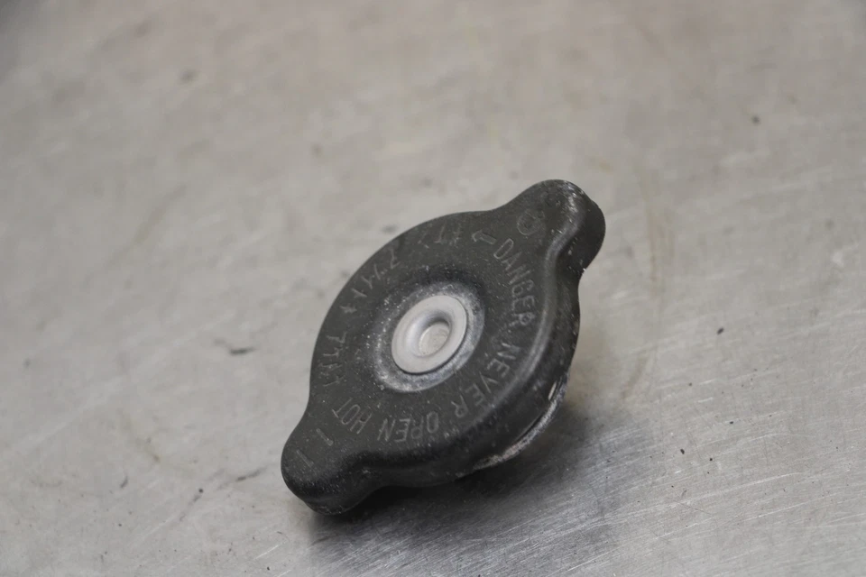 01-05 YAMAHA FZ1 RADIATOR CAP 4FL-12462-00-00 - Изображение 3 из 4