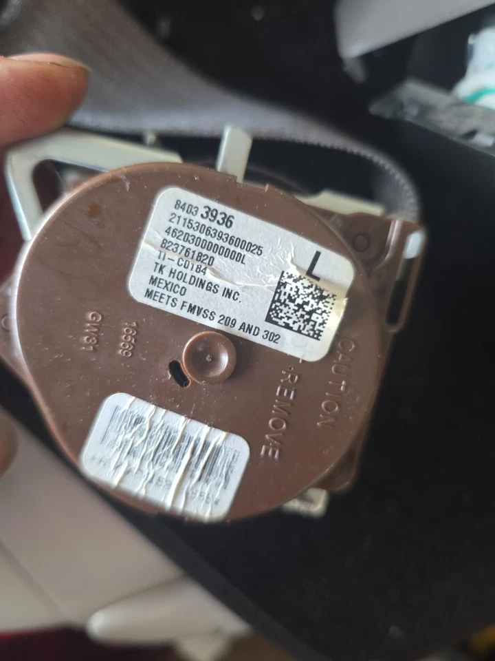 Chevrolet Malibu 2016-2019 cinturones de seguridad traseros los 3 marrón oscuro 84236741 OEM Foto 3 de 4