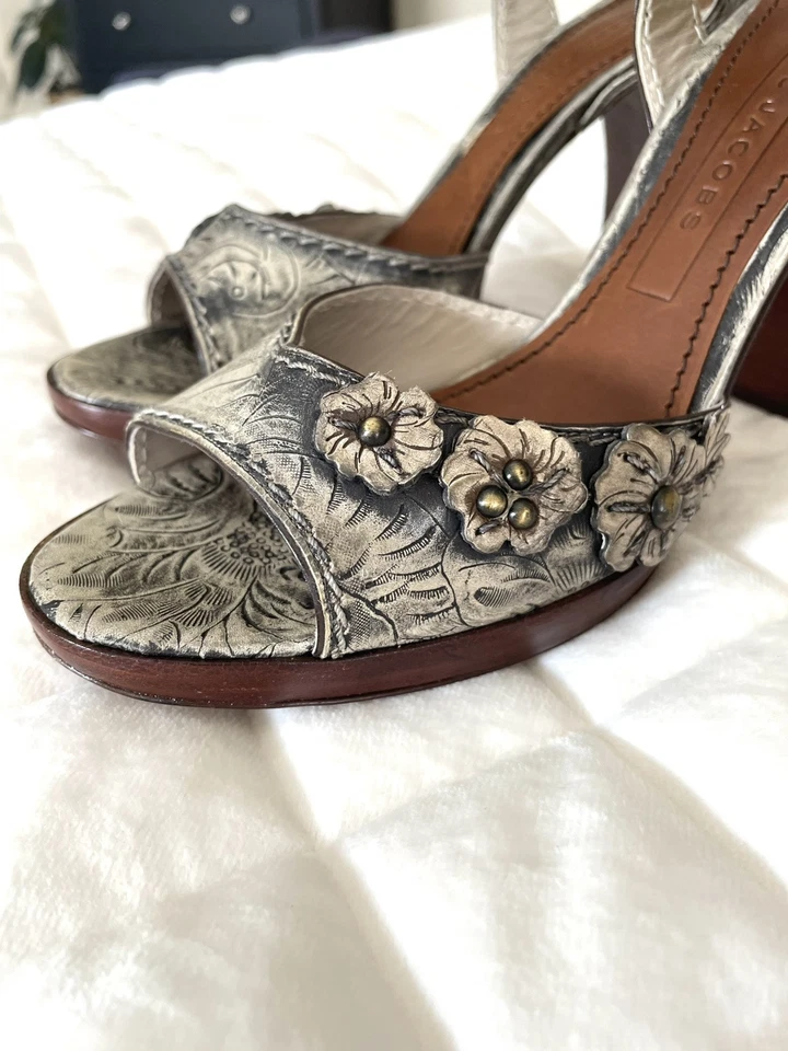 BOMBA NUEVA SIN CAJA $595 ULTRA RARA MARC JACOBS CORTE LÁSER CUERO GRIS CREMA TALLA 38 Foto 2 de 4