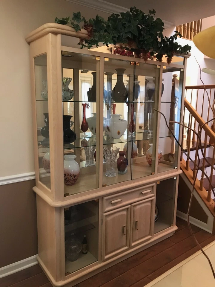 Gabinete de China Broyhill contemporáneo - Madera maciza de fresno blanco.  Foto 2 de 2