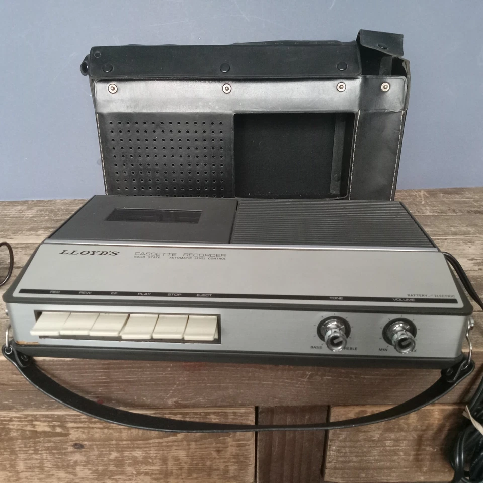 Винтажный портативный кассетный магнитофон Lloyd's модель ЯПОНИЯ 1V20L-114A - Изображение 4 из 4