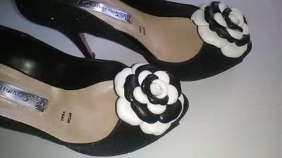 2-teiliges Set, Schuhdeko, rosa weiß & schwarz für Lederschuhe.