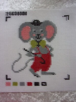 CANEVAS GROS TROUS A BRODER POUR ENFANT SOURIS GRISE 20 x 20 cm - Photo 1/2