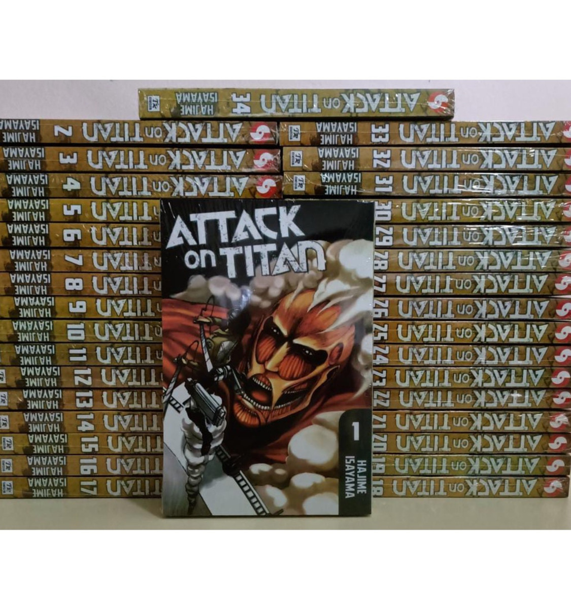 ATTACK ON TITAN Hajime Isayama Manga Volume 1-34 Full Set English Comic  EXPRESS