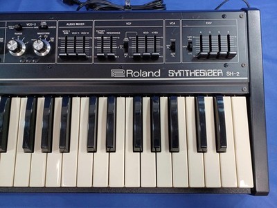 Roland SH-2 Monophonic Analog Synthesizer Vintage 32-Key CV/Gate