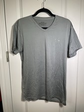 UNDER ARMOUR Size LARGE V-NECK SHORT SLEEVE T-SHIRT MOISTURE WICKING GREY
