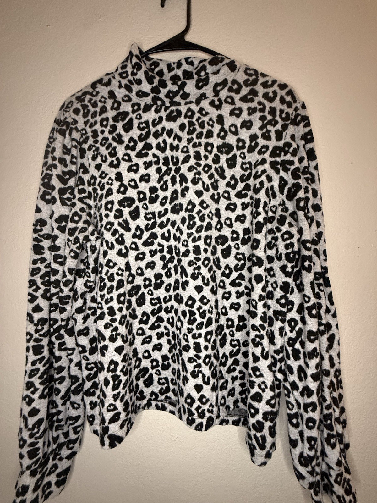 SANCTUARY XL Mock Neck Pullover Top Long Sleeve Gray Black Animal Print