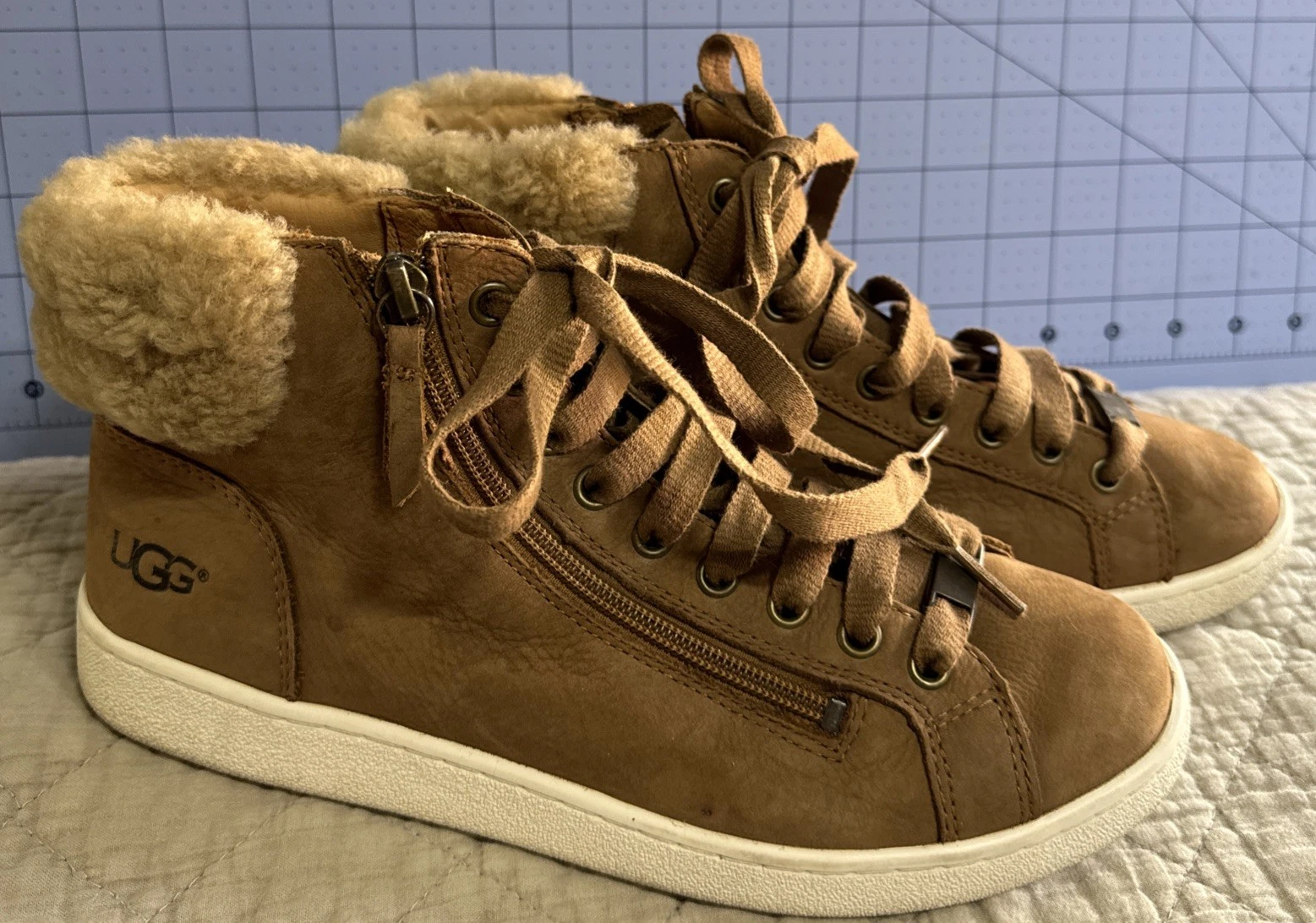 UGG Scarpe stringate alte da donna in pelle di castagno oliva taglia 9 1019716