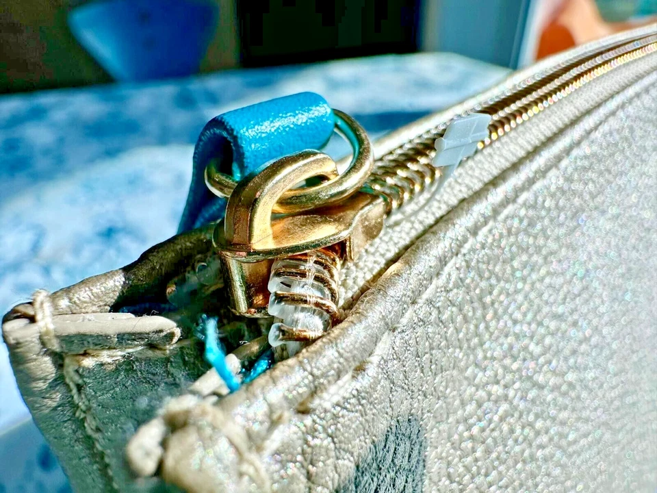 NEW Emirates First Class BVLGARI Ladies amenity kit - MINT Le Gemme Orom perfume - Image 2 of 4