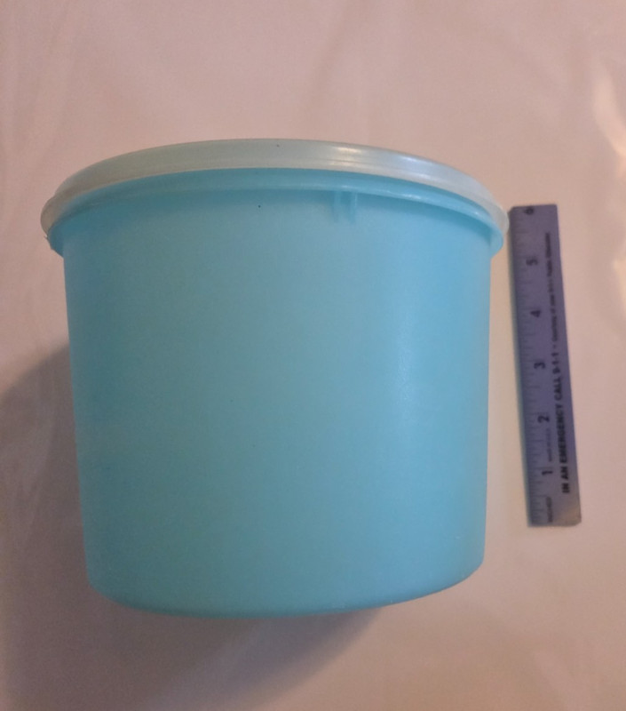 Vtg 1970's  Perfect Storage Aqua blue canister w/ sheer Tupperware lid 227-7