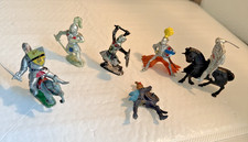 8 Piece Lot Of Medieval Knights Plastic Toy Soldiers