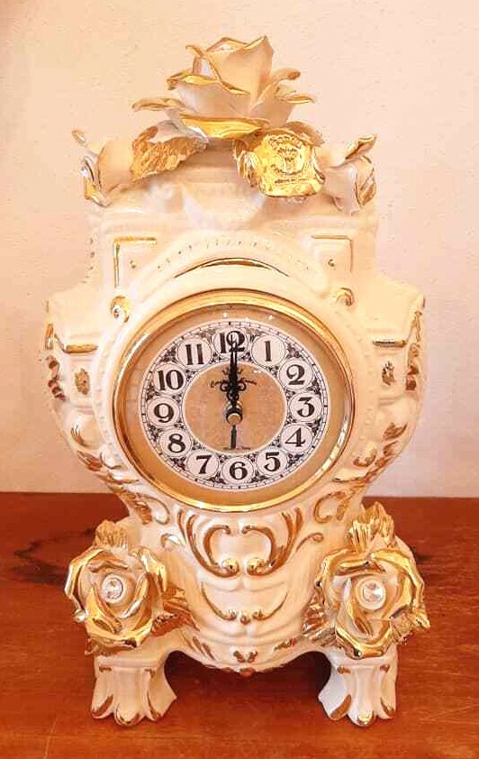 Orologio da tavolo Capodimonte Rose Rosa in Ceramica al Quarzo Numeri Arabi