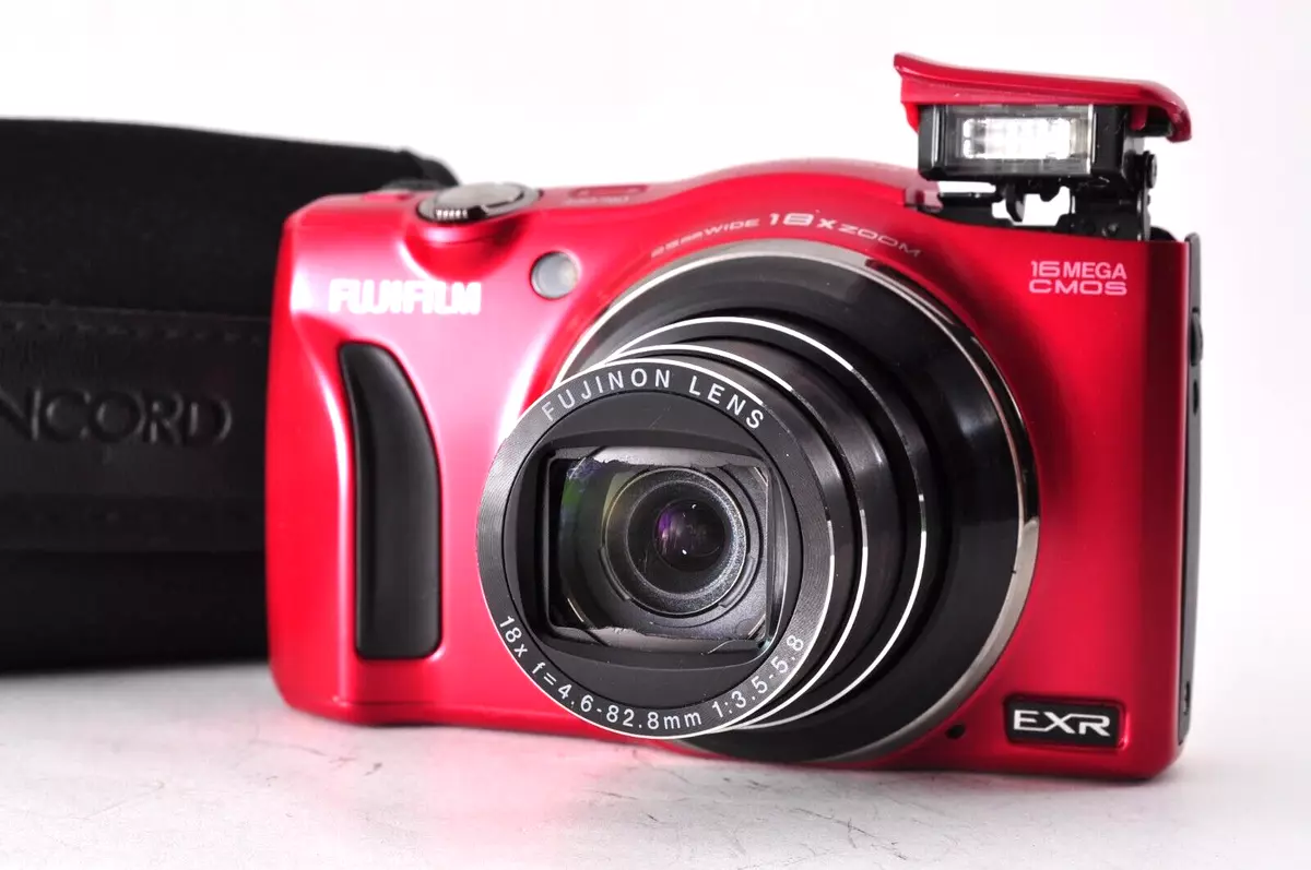 Fujifilm FinePix F F820EXR Point & Shoot Digital Camera -Red