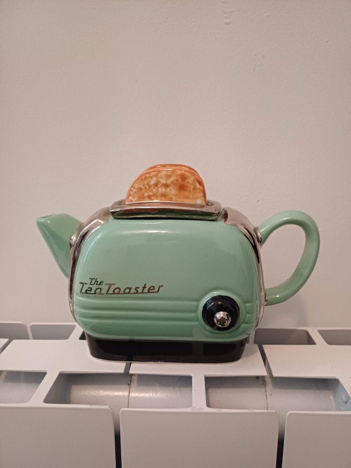 The Teapottery The Tea Toaster Teapot Decorative Novelty Collectible