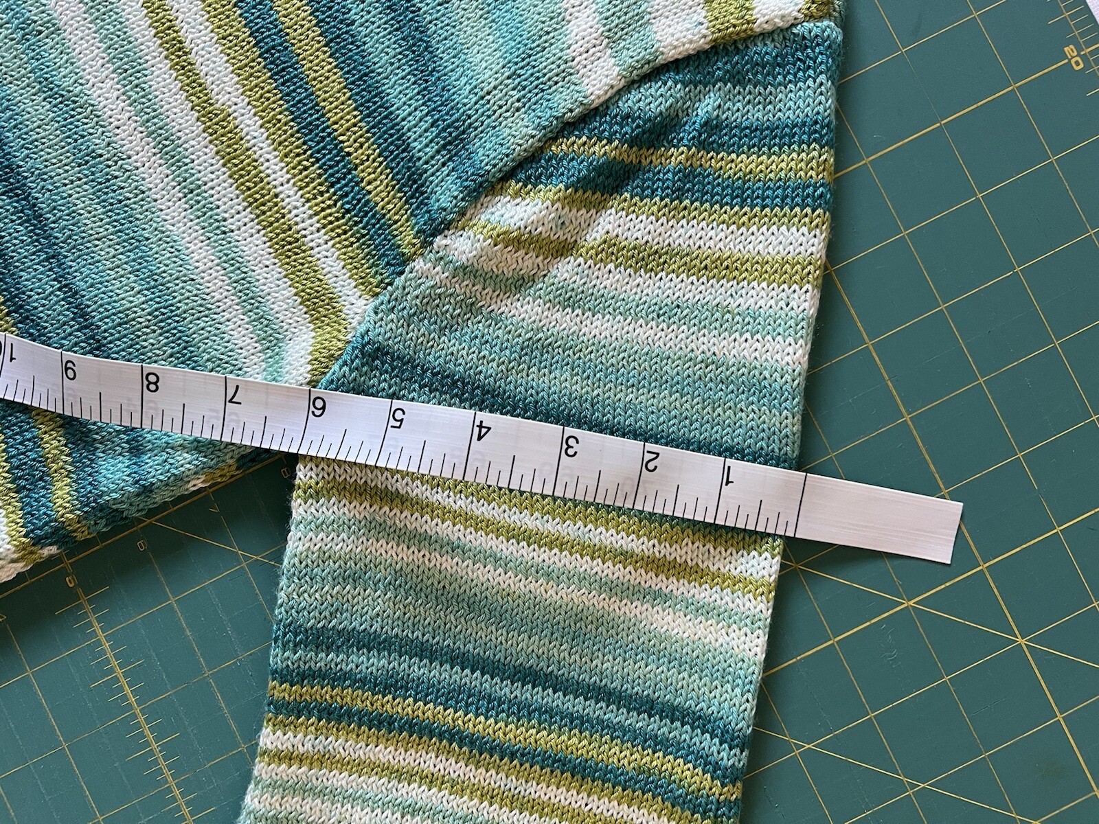 Handknitted Sweater with Braided Pattern for Wome… - image 18