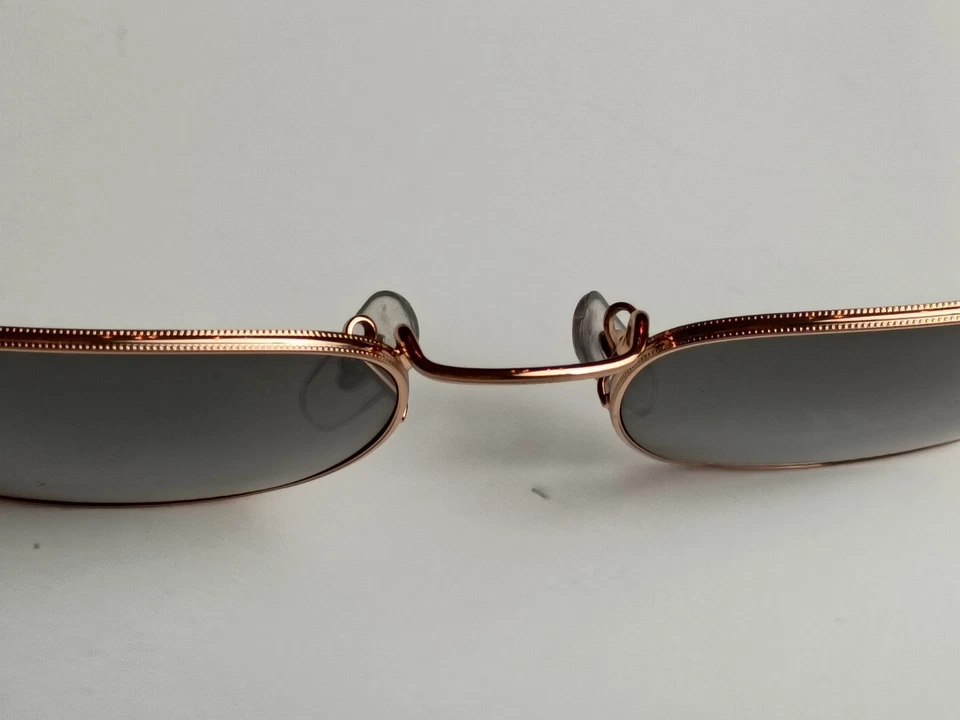 Nuevas gafas de sol Ray-Ban Frank RB3857 9196/85 doradas con lentes de vidrio azul. Foto 3 de 4