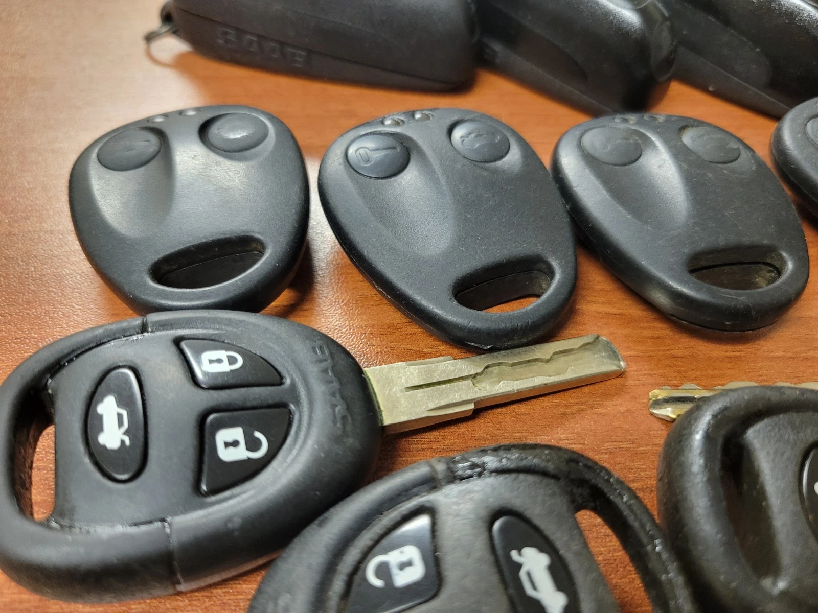 Lot of 11 OEM Saab Key Fobs Remotes Smart Keys Ignition Keys Mixed Used - product detail image 5